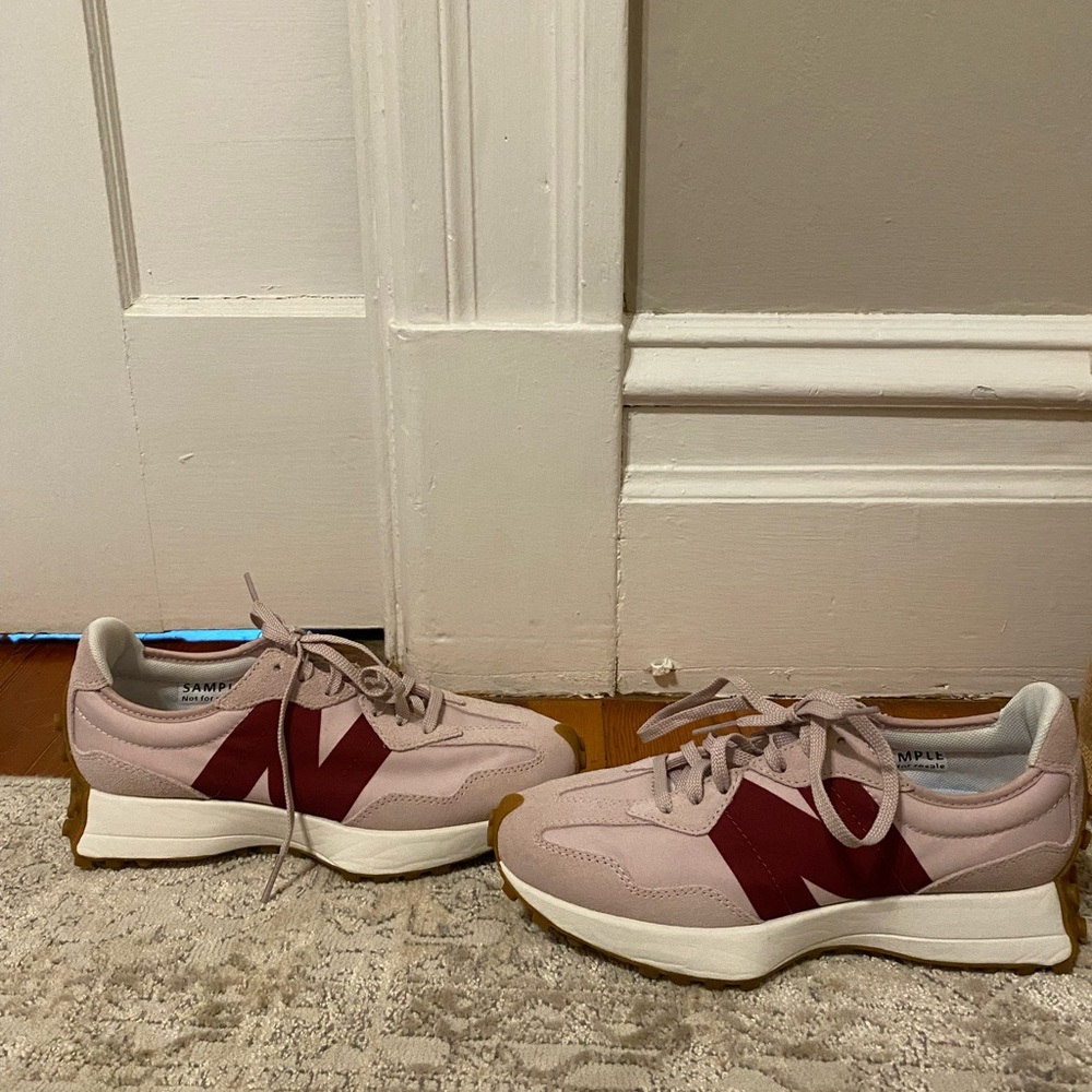 New balance sneakers - never worn
